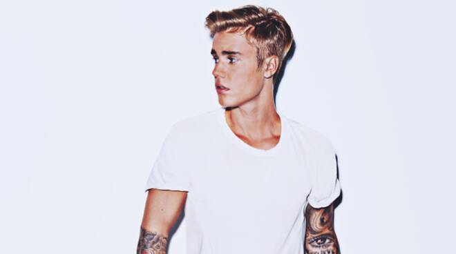 Justin Bieber: “Ho metà del volto paralizzata, devo fermarmi”