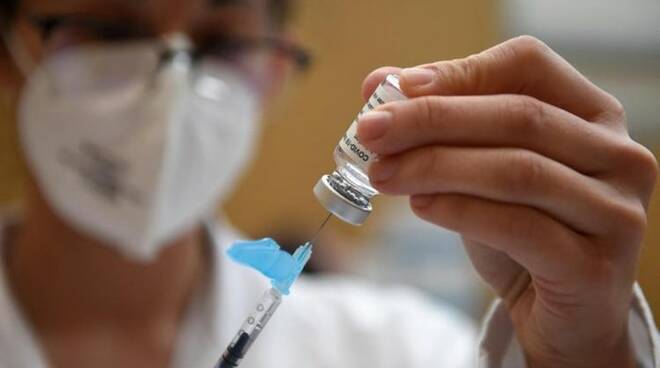 Vaccini anti-Covid aggiornati e booster: prenotazioni al via da lunedì 12 settembre