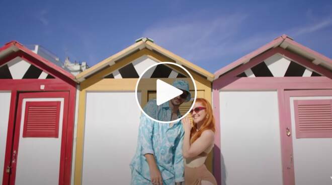 “Sul lettino di telline a Terracina”, ma il videoclip di Carl Brave e Noemi è girato a Nettuno