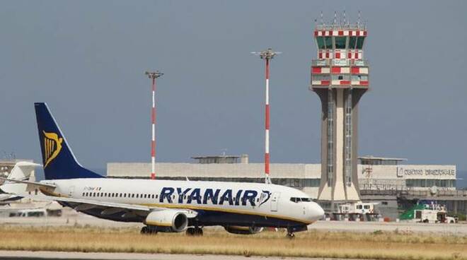 Caro voli, l’ira di Ryanair contro Enac: “Errori nel report hanno ingannato il Governo”