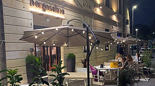 Il ristorante Borgo Salino a Fiumicino apre all’esterno: suggestivo dehor sulle sponde del Tevere