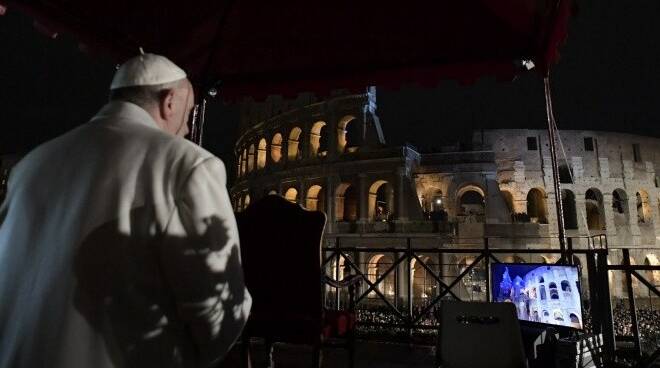 Via Crucis al Colosseo con Papa Francesco: orario e dove guardarla in diretta tv e streaming