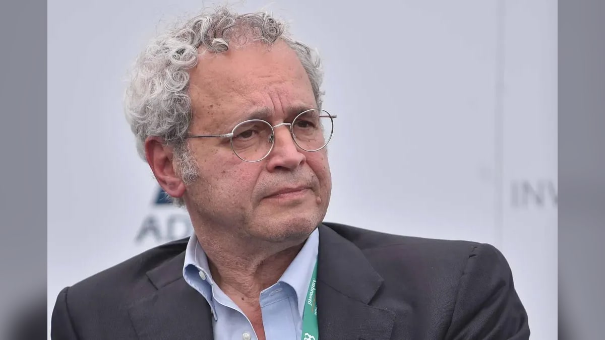Enrico Mentana lascia il Tg La7 il 23 dicembre: «Voglio passare il Natale in famiglia»